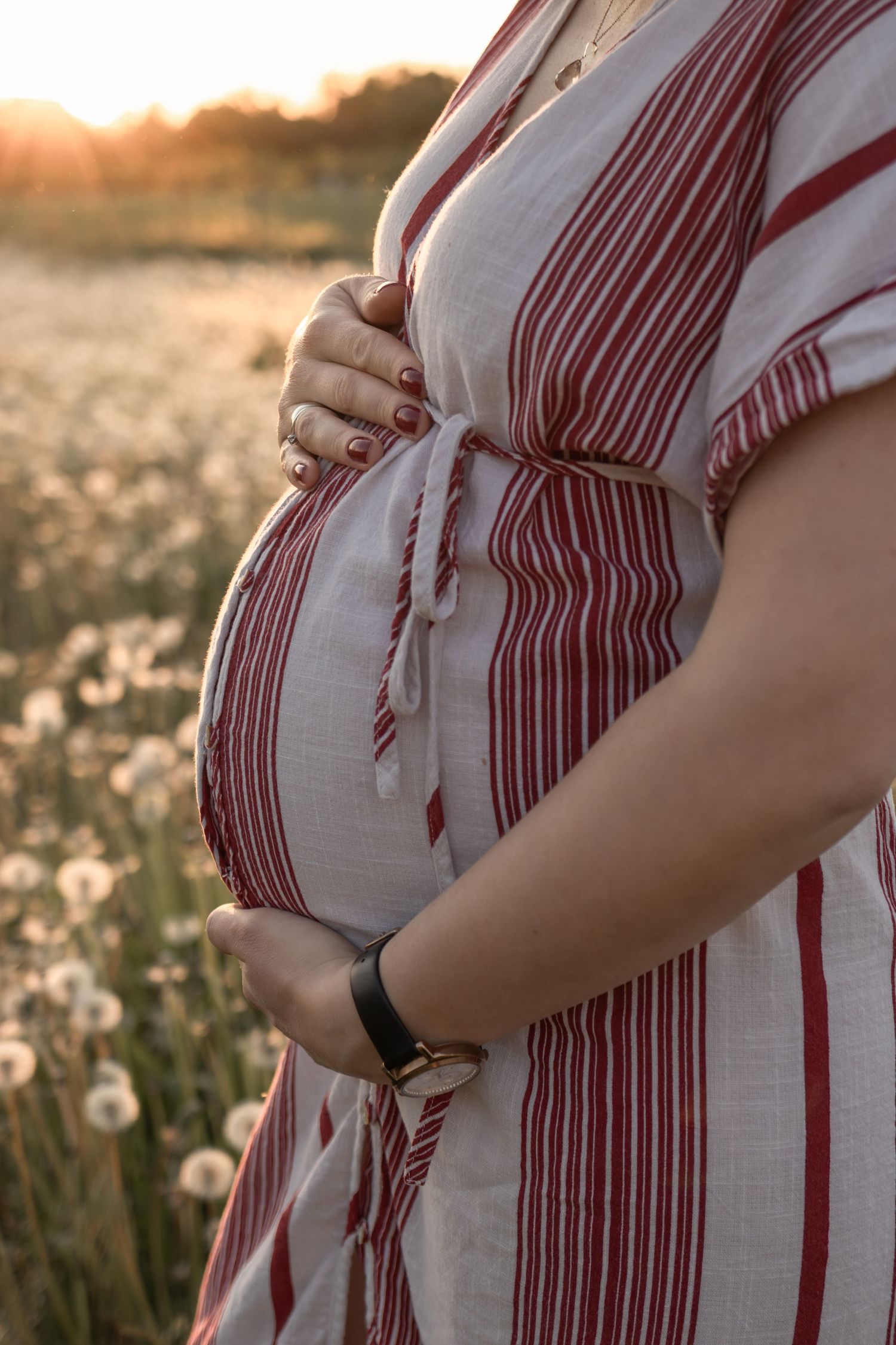Naplementés kismama fotózás Komáromban és környékén.