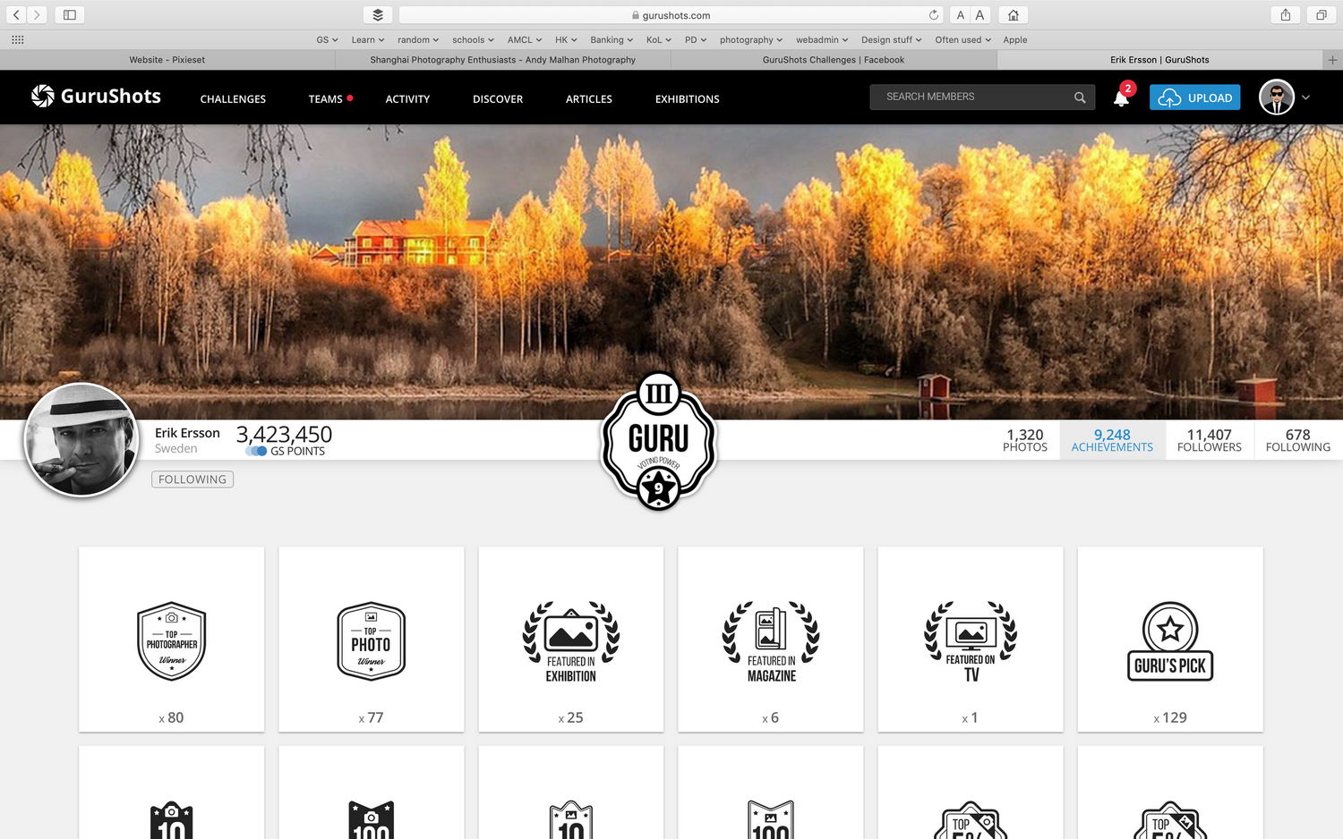 Website header showing golden autumn trees with award badges displayed below.
