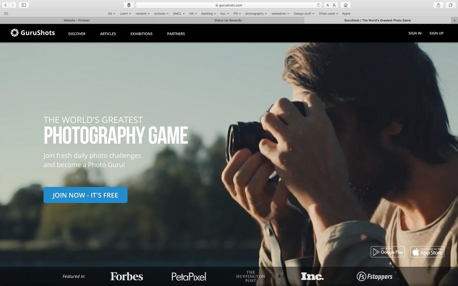 Screenshot of a photography website homepage featuring a camera silhouette against sunset.