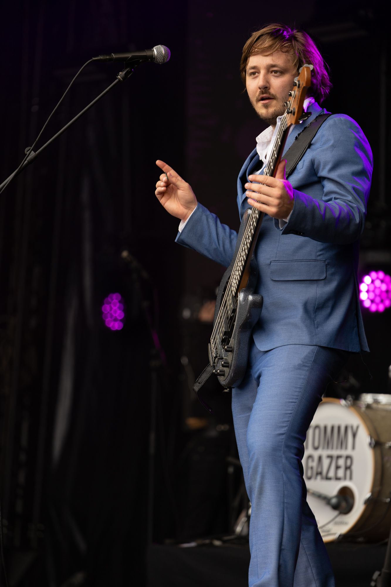 De gitarist van de band Tommy Gazer op het bevrijdingsfestival Roermond 2025