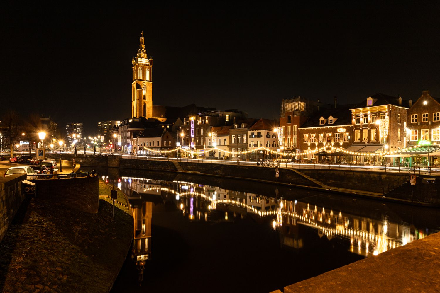 De roerkade in de avond