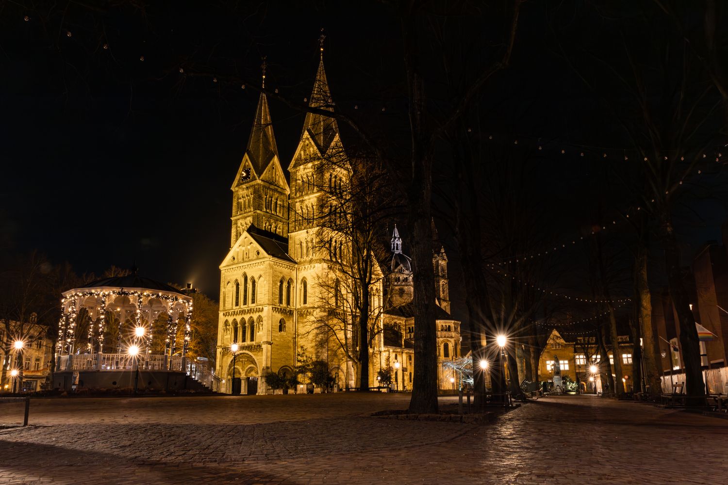 Munsterkerk Roermond avond