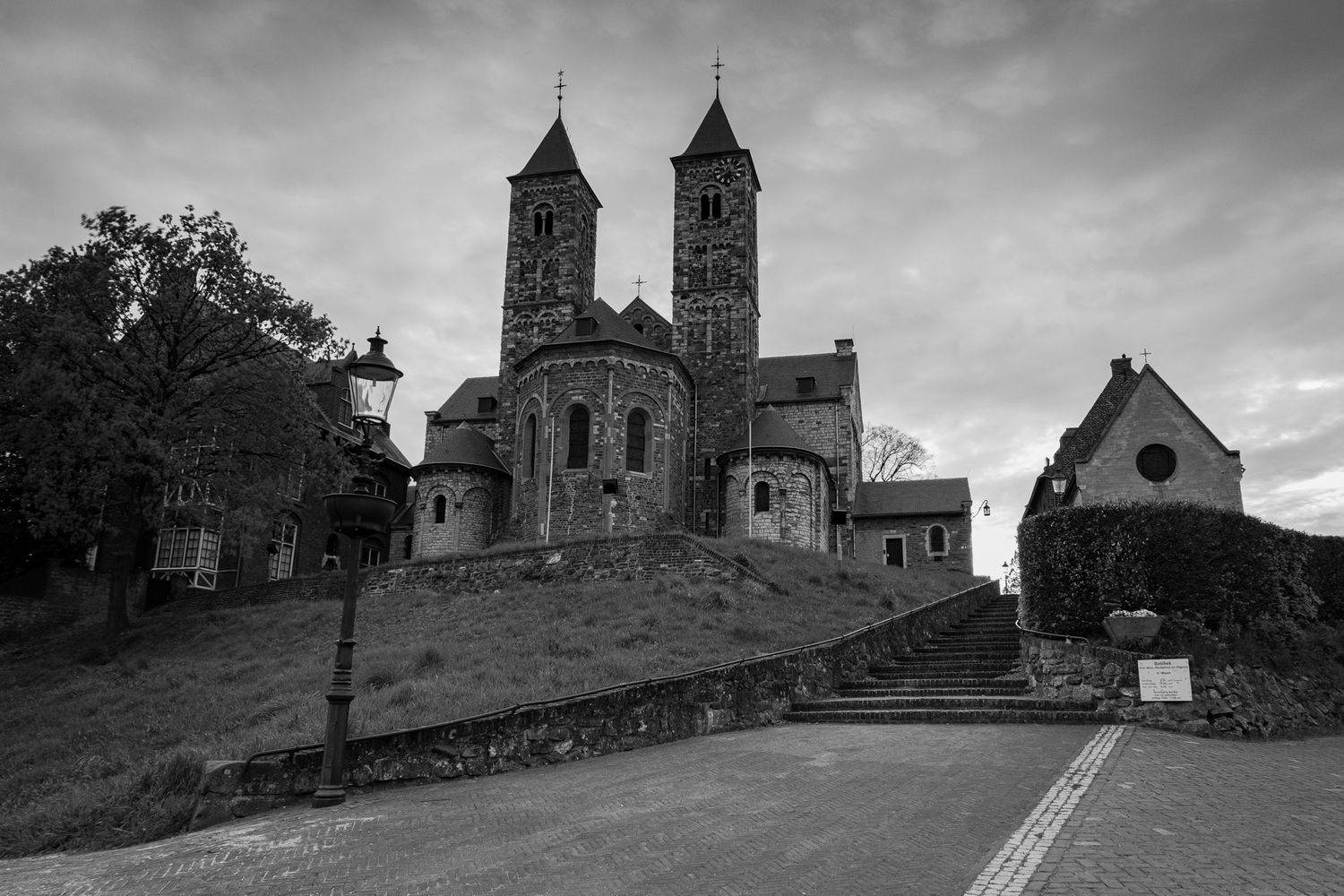 Basiliek van de H.H. Wiro, Plechelmus en Otgerus
