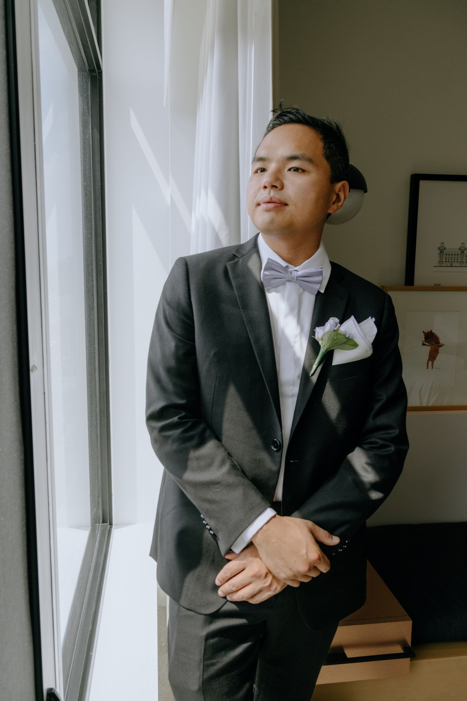 grooms portrait in an hotel room in Ottawa