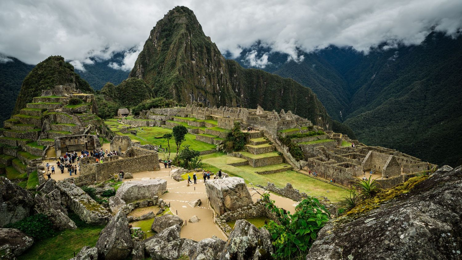 Wide view of the Machu Picchu ruins with Huayna Picchu mountain in the background