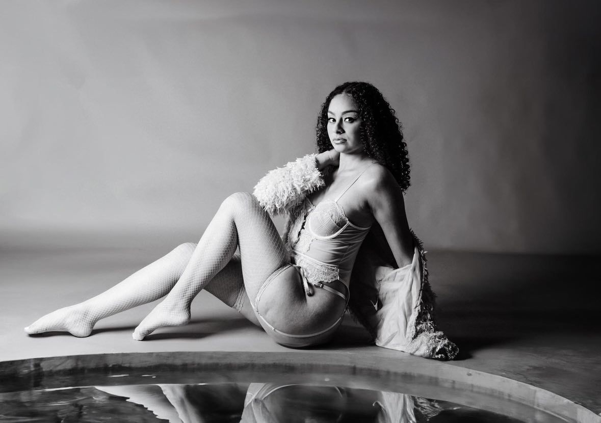 Classic black and white boudoir photo with fluffy accessories.