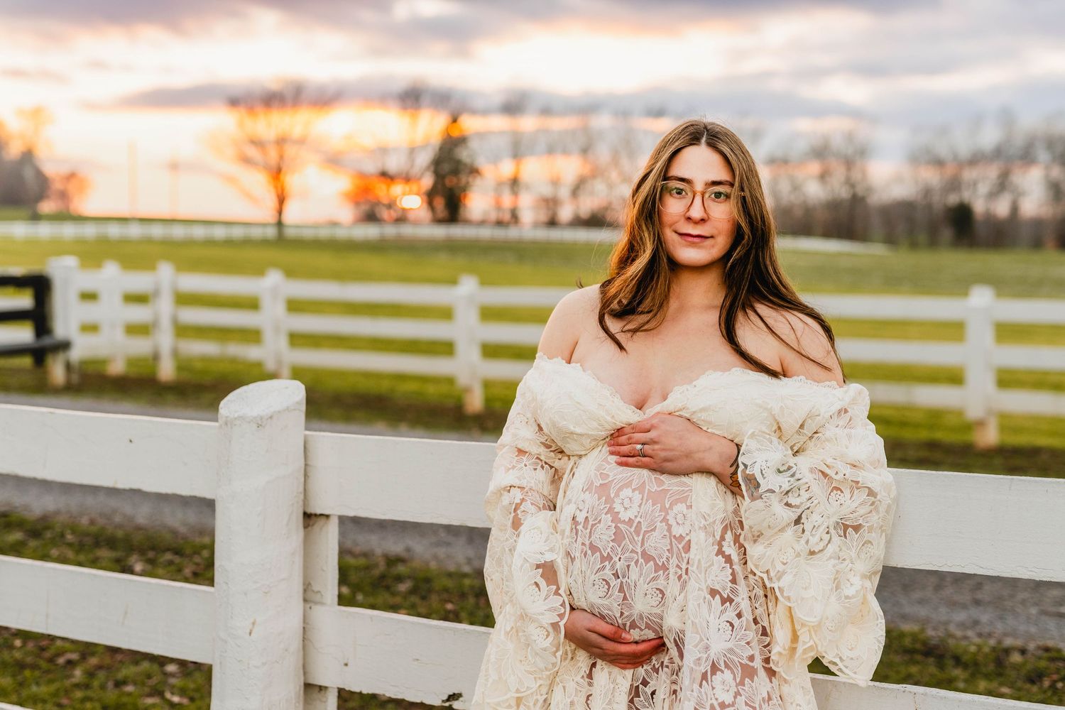 Rustic maternity photoshoot.  Client closet. Family maternity shoot.  Beautiful mother.  fort Campbell, Kentucky. Clarksville, Tennessee.