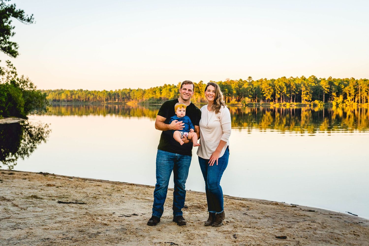 Family photoshoot with baby.  Lake photos.  Clarksville, Tennessee.  Hopkinsville, Kentucky