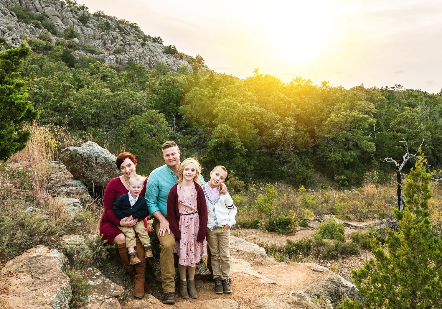 Outdoor scenic family photo.  Adventure photographer.  Clarksville, Tennessee. fort Campbell, Kentucky