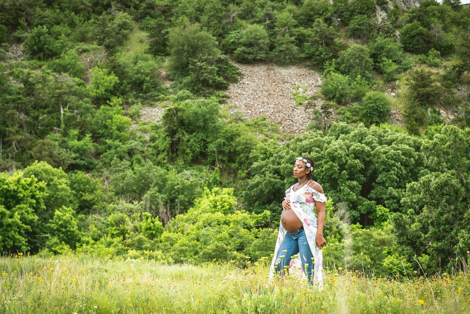 WOC maternity shoot.  Beautiful mother.  fort Campbell, Kentucky. Clarksville, Tennessee. Client closet. Field of flowers