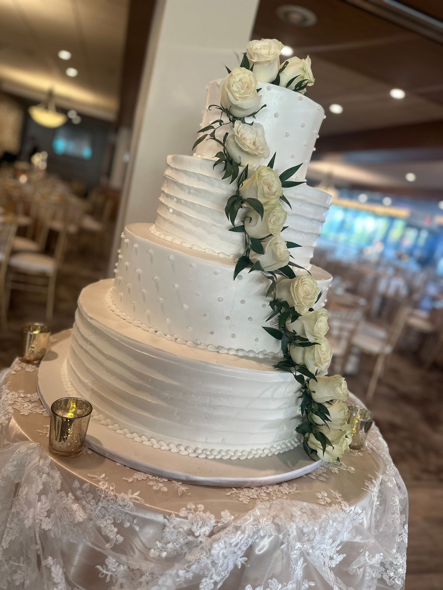 #chicagobride #chicagobrides #weddingcake #orlandobride #orlandobrides #orlandobridetobe #chicagobridetobe #chicagobridestobe #orlandobrides