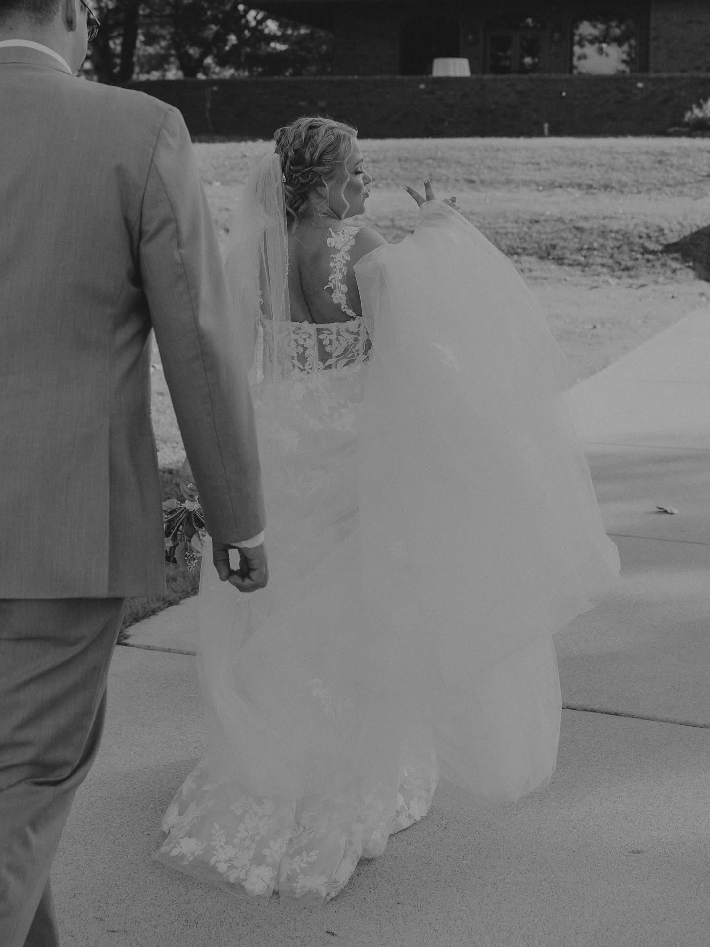 #chicagobride #chicagobrides #weddingcake #orlandobride #orlandobrides #orlandobridetobe #chicagobridetobe #chicagobridestobe #orlandobrides