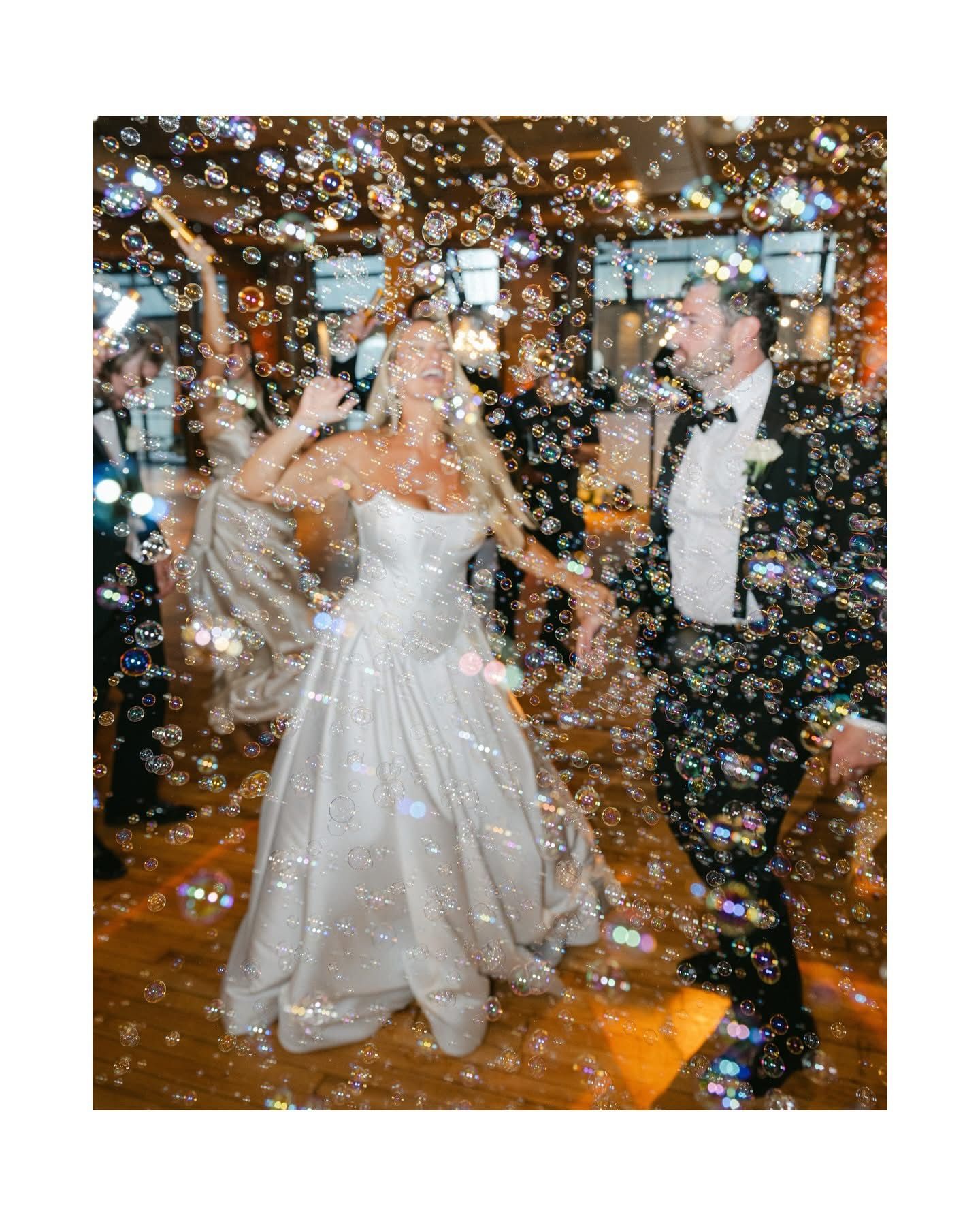 #chicagobride #chicagobrides #weddingcake #orlandobride #orlandobrides #orlandobridetobe #chicagobridetobe #chicagobridestobe #orlandobrides