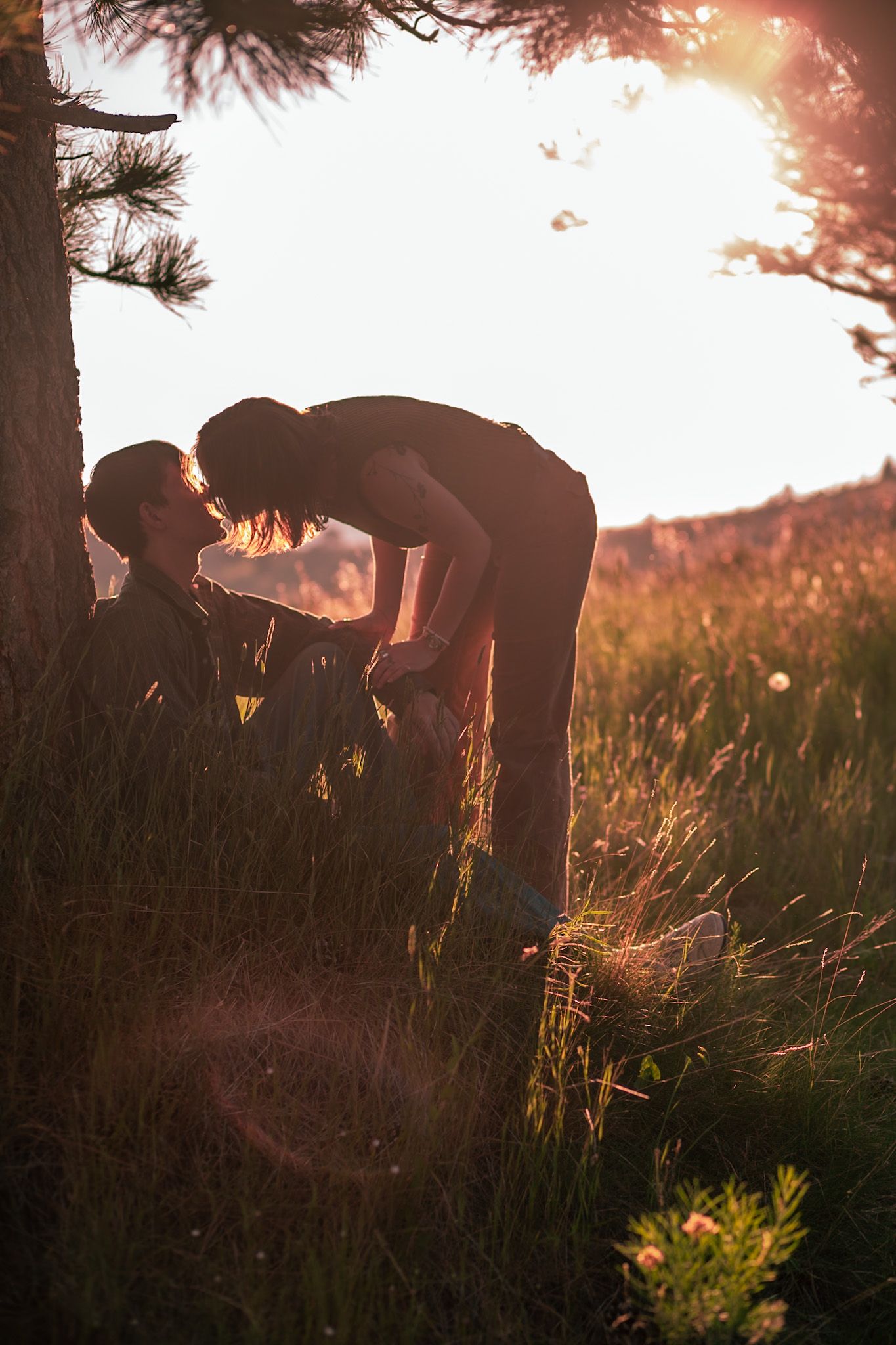 A couple with a mountainous backdrop in Fort Collins, Colorado.