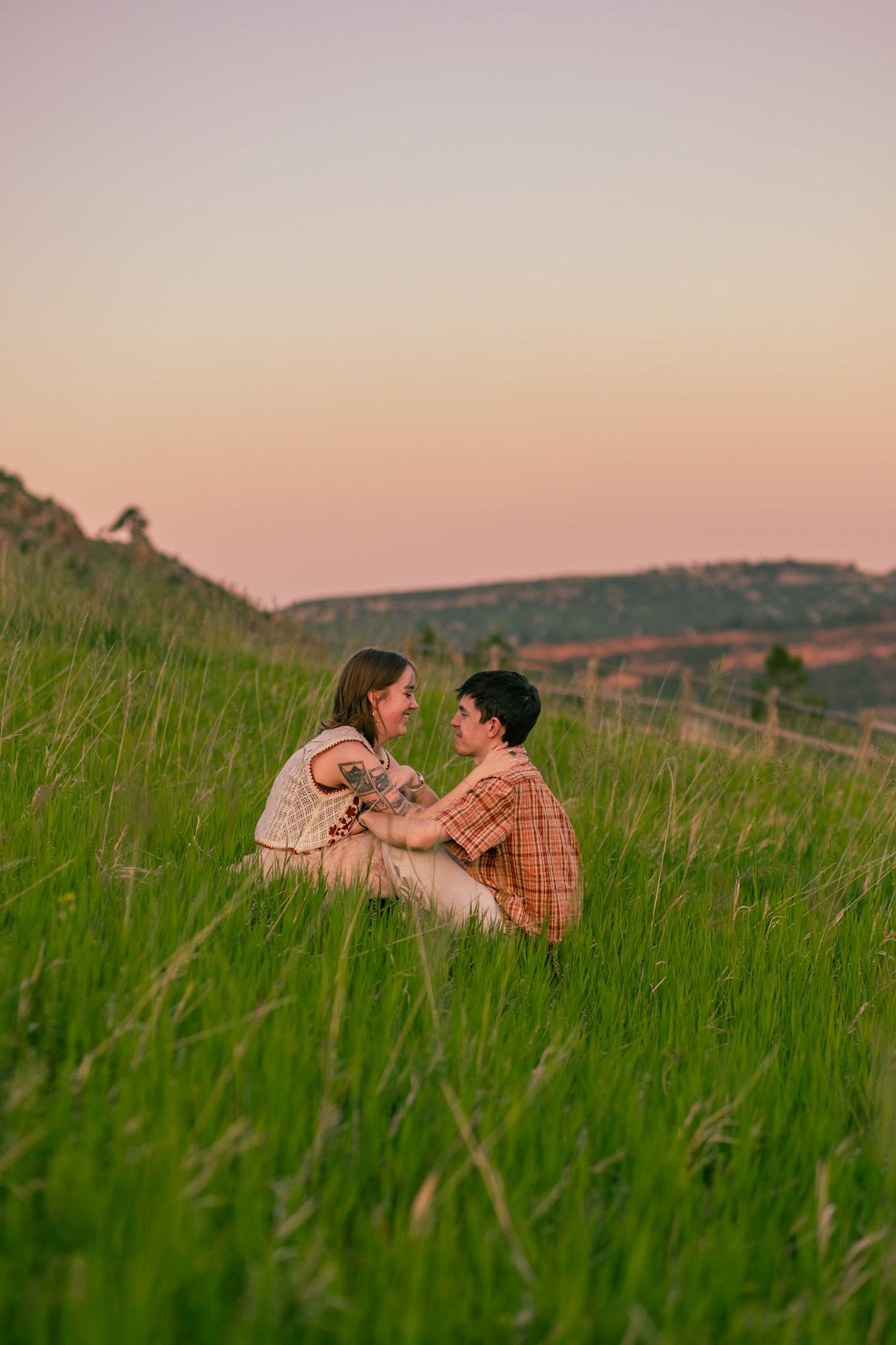 A couple with a mountainous backdrop in Fort Collins, Colorado.