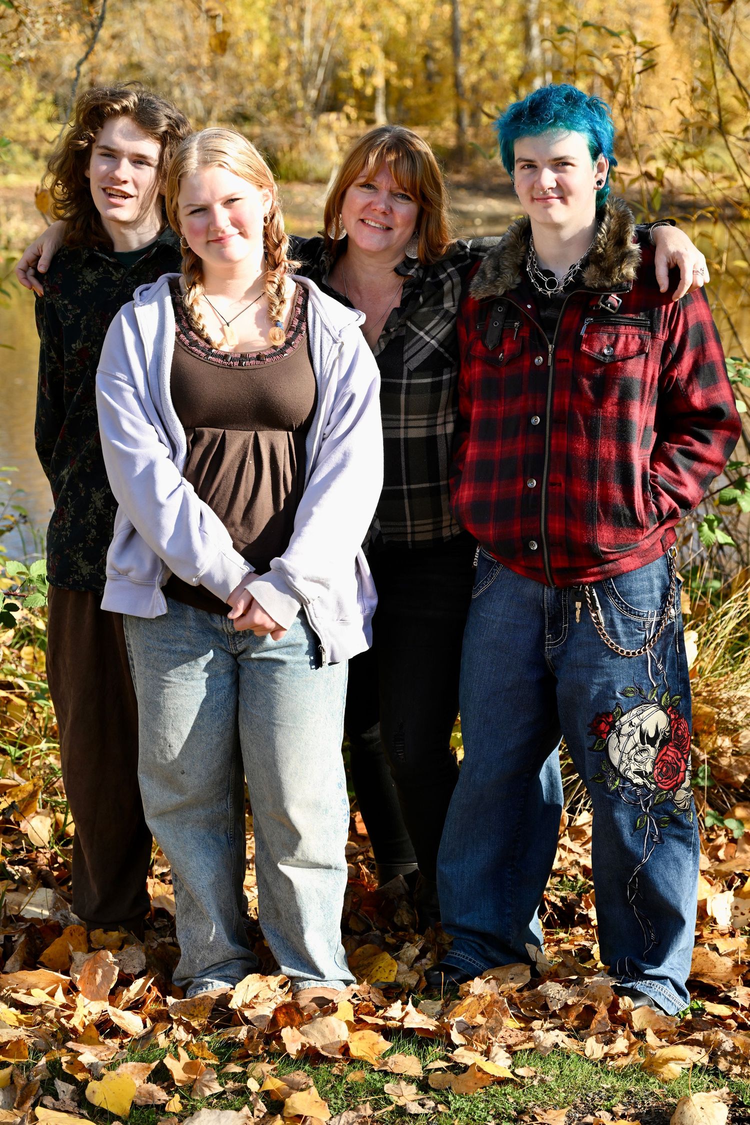 Family portrait session at Battle Point Park on Bainbridge Island, WA. Mother with three teenage children.
