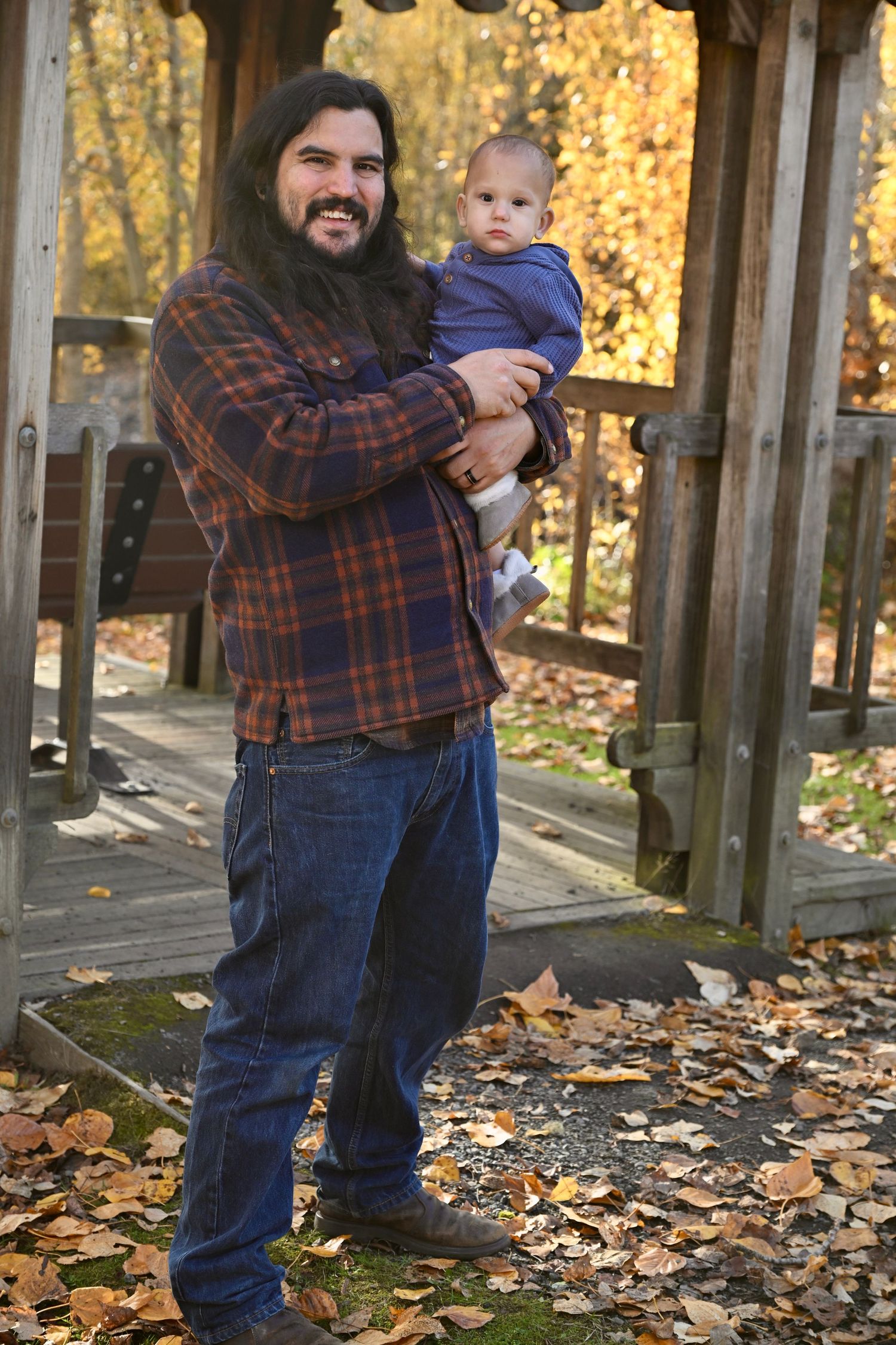 Family portrait session at Battle Point Park on Bainbridge Island, WA. Father and daughter.