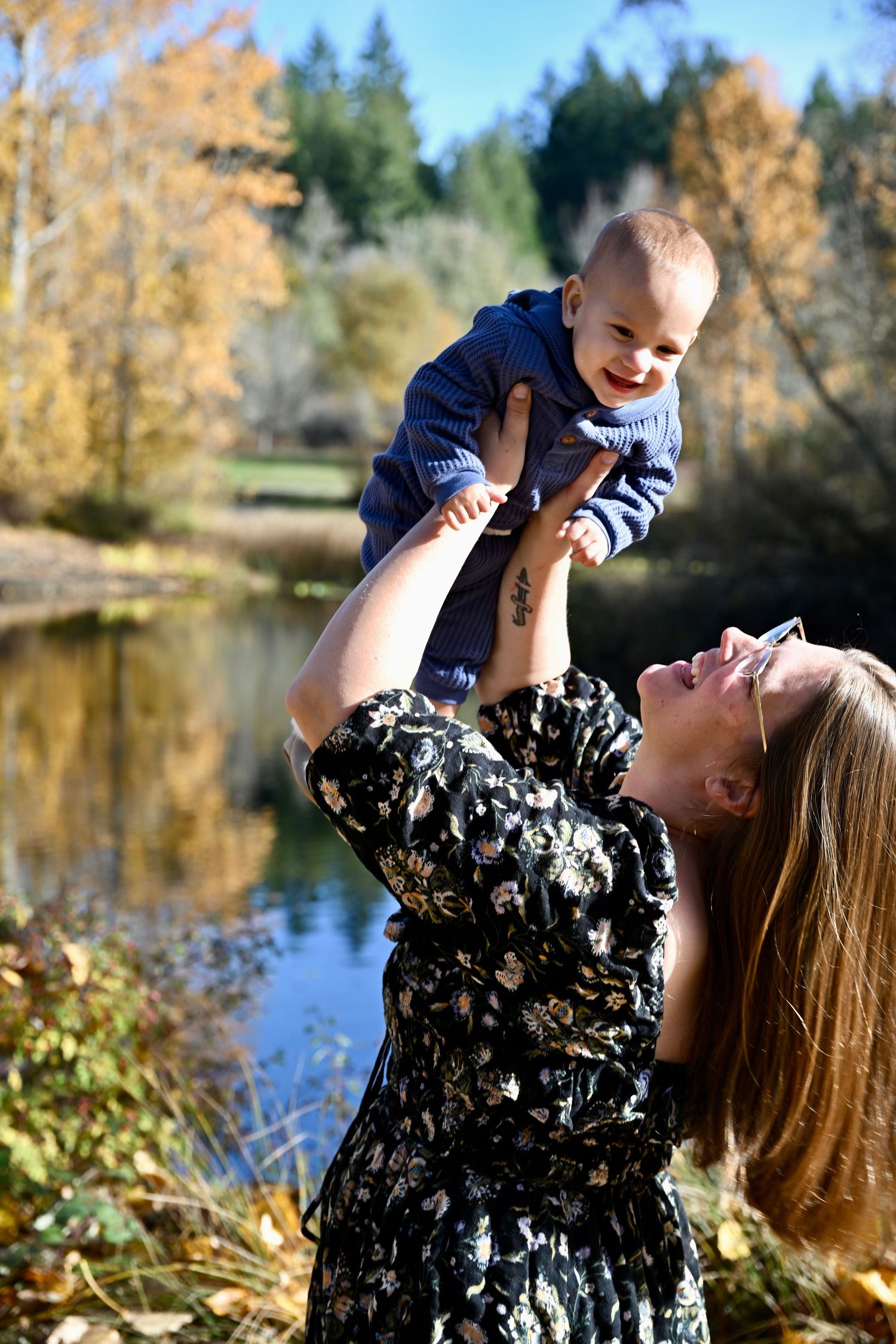 Family portrait session at Battle Point Park on Bainbridge Island, WA. Mother and daughter