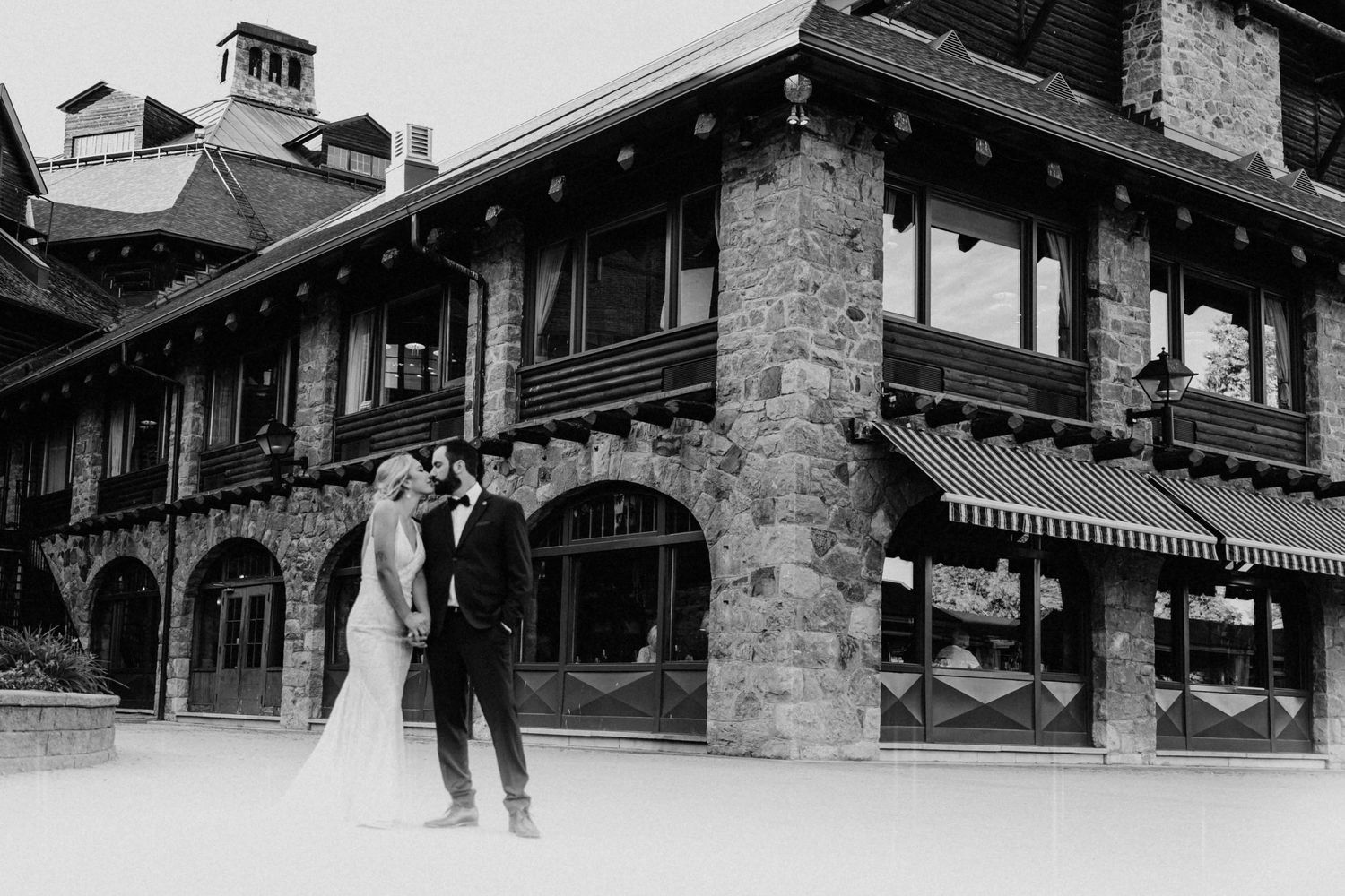 Mariage Laval, Rive-Nord, Montréal – Photographe Studio 8. Photos naturelles, élégantes et souvenirs intemporels