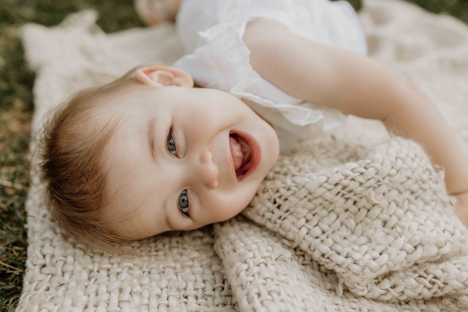 Photographe Laval, Studio 8, lifestyle, portraits, famille, couple, maternité, bébé, studio, photo naturelle, authentique, lumineuse