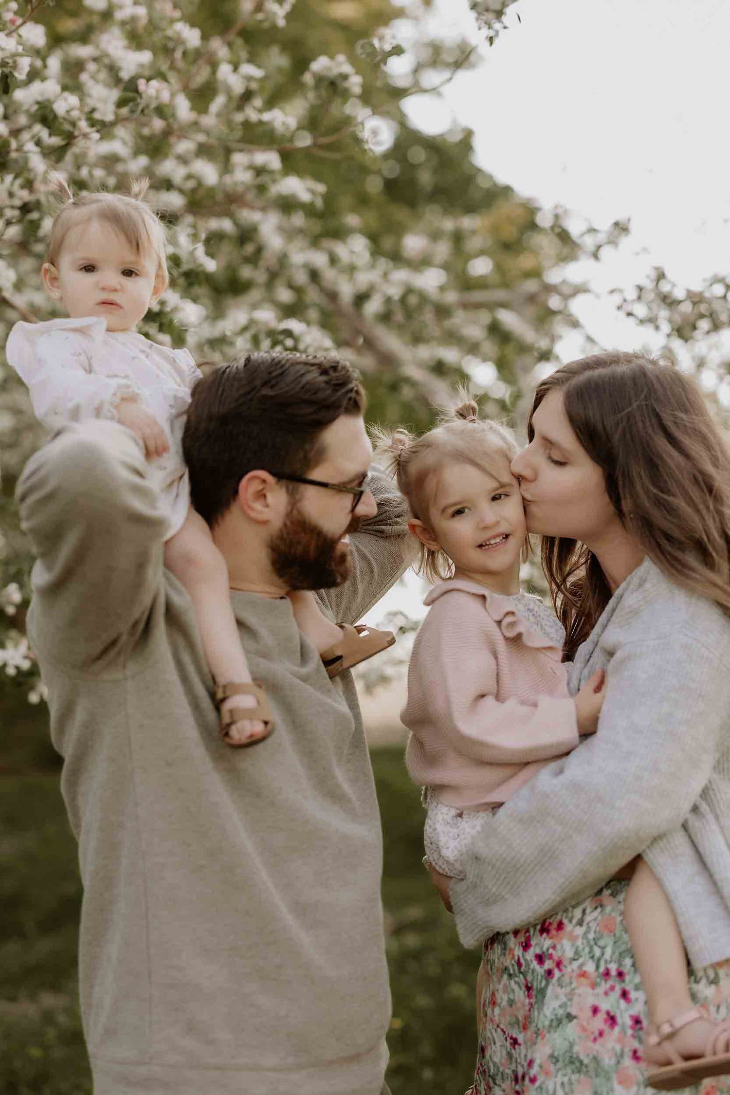 Photographe Laval, Studio 8, lifestyle, portraits, famille, couple, maternité, bébé, studio, photo naturelle, authentique, lumineuse