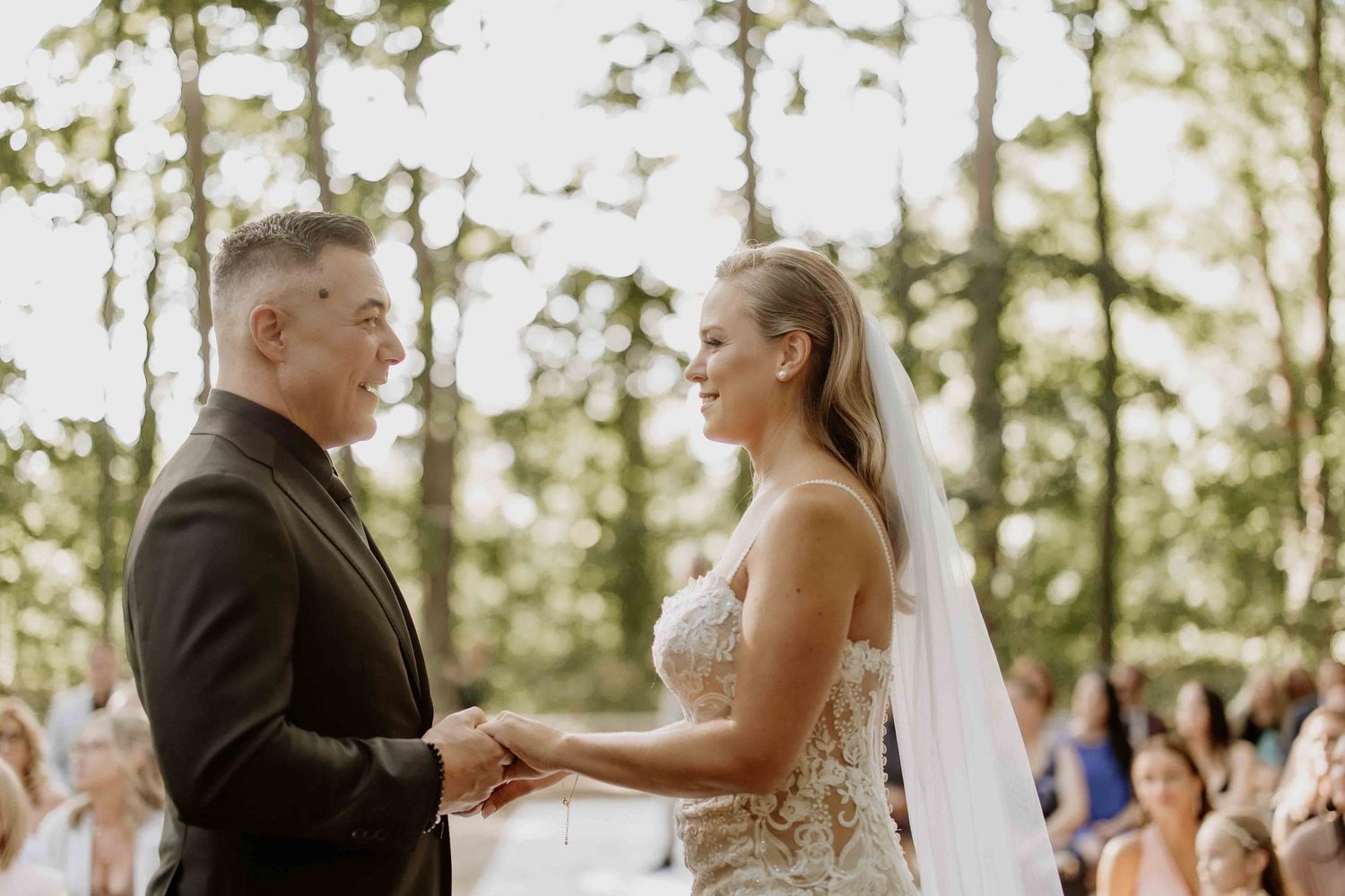 Mariage Laval, Rive-Nord, Montréal – Photographe Studio 8. Photos naturelles, élégantes et souvenirs intemporels
