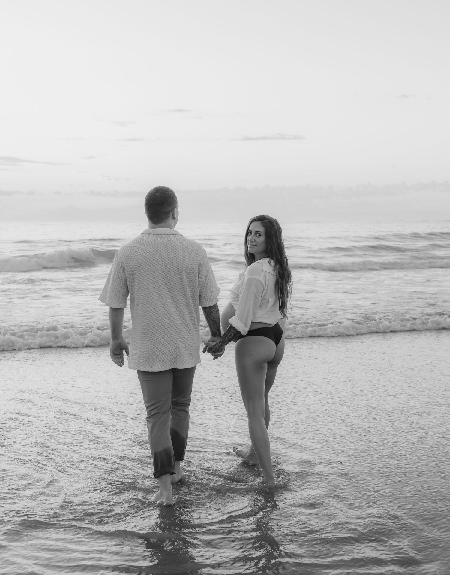 Couples maternity photography in black and white at Newcastle Beach