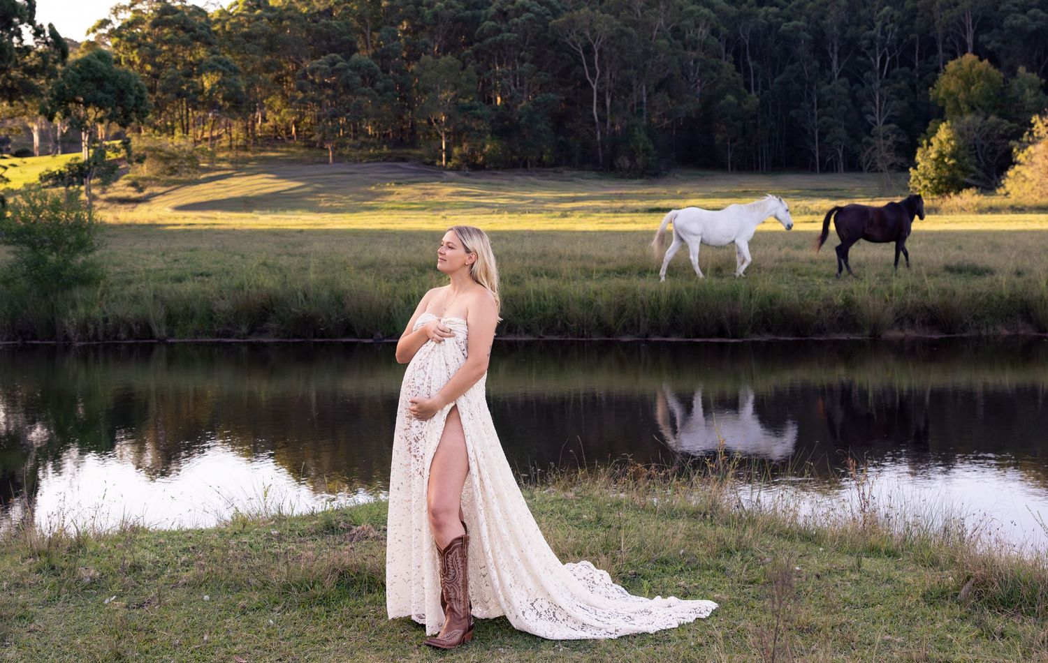 Maternity photography with horse and creek located in Newcastle