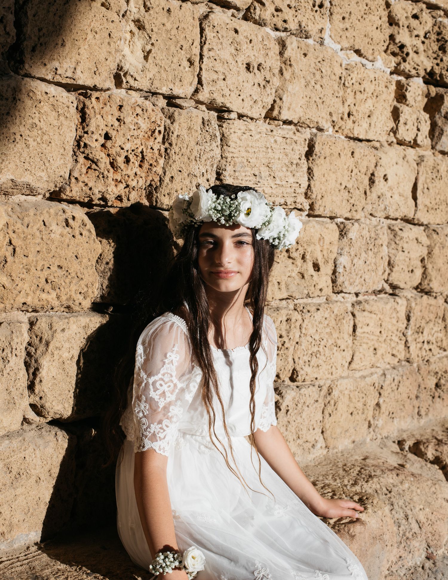 דיוקן דיגיטלי צילומי בת מצווה על קיר אבנים