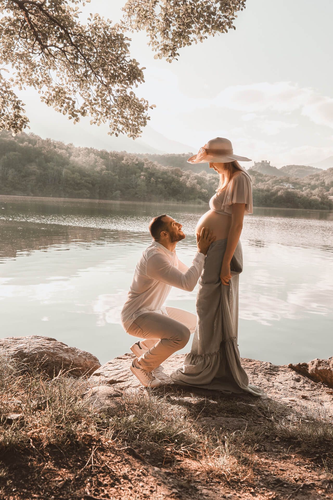 fotografia di famiglia a bruino torino - tema gravidanza in stile boho