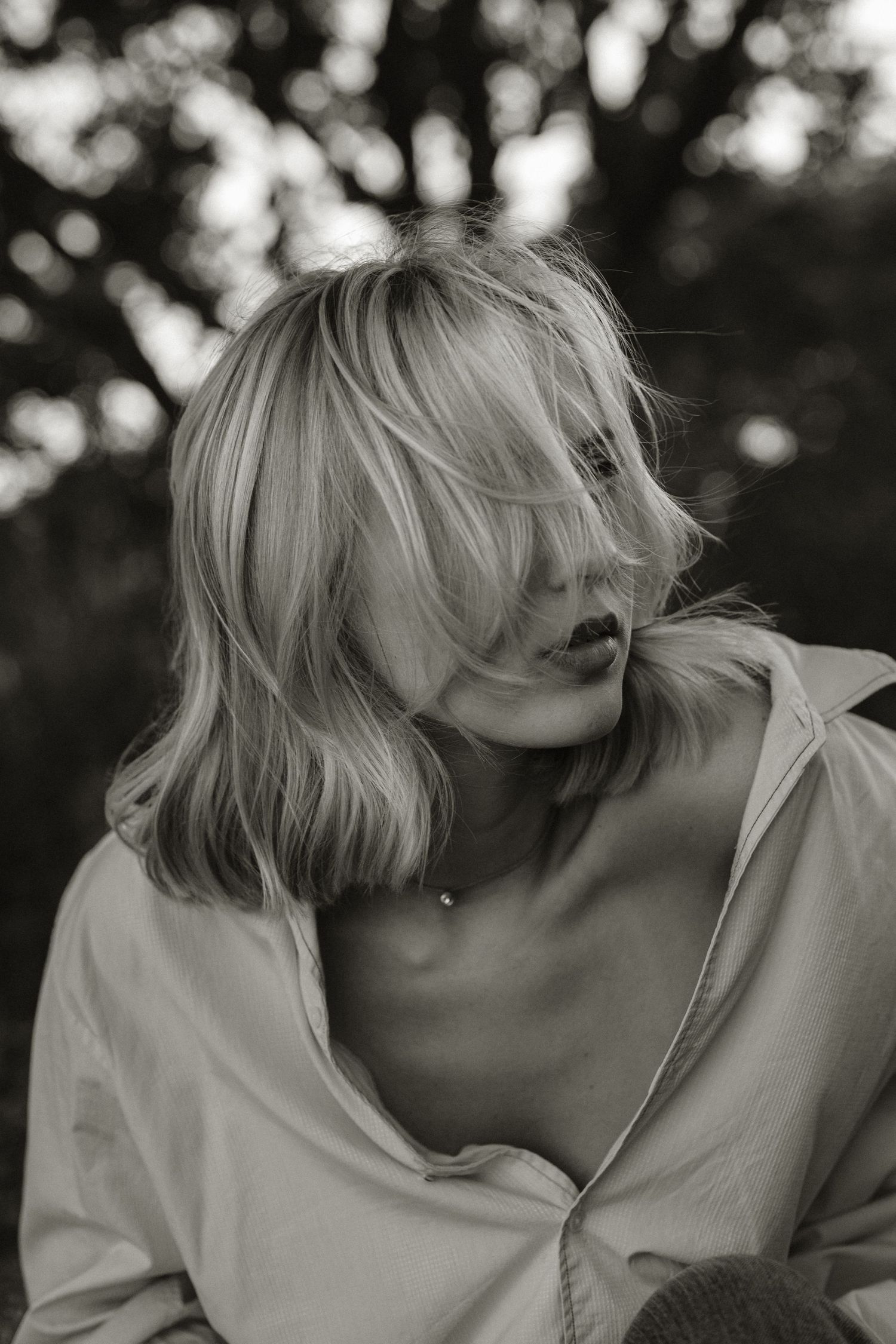 Model girl leaning into the camera while looking to the side.