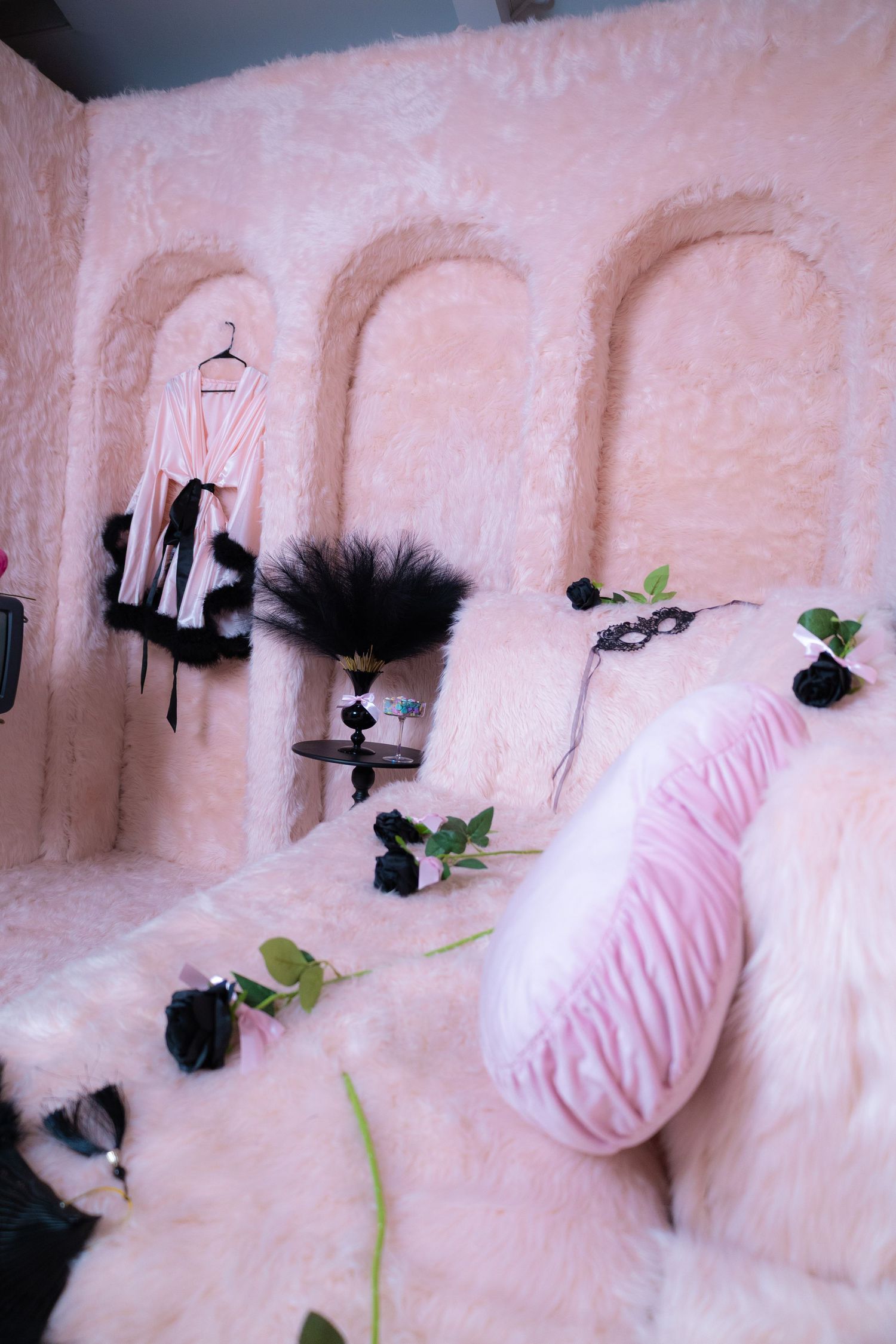 Playful pink fur photography room perfect for glamorous Y2K portraits, birthday shoots, beauty content, fashion editorials,Las Vegas.