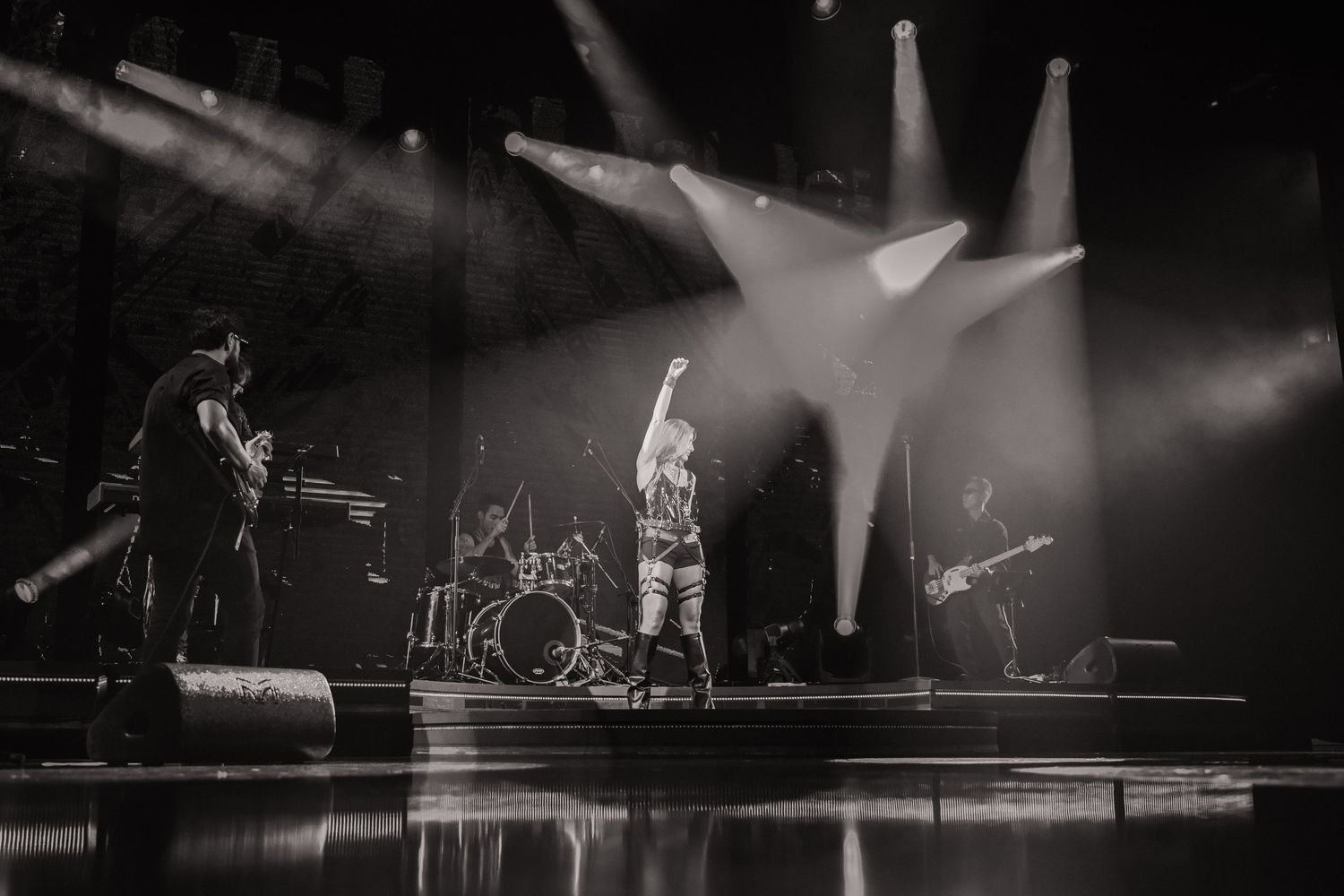 Eventfotografie einer Musikerin im stimmungsvollen Bühnenlicht