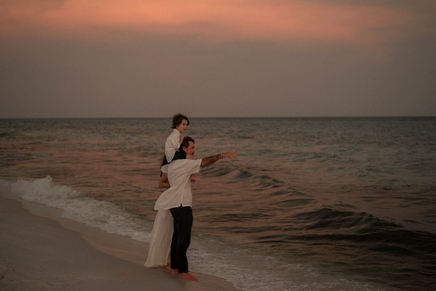 Destination weddings, elopements, engagement Photographer  in 30A, Destin, Emerald coast Florida. Underwater photographer