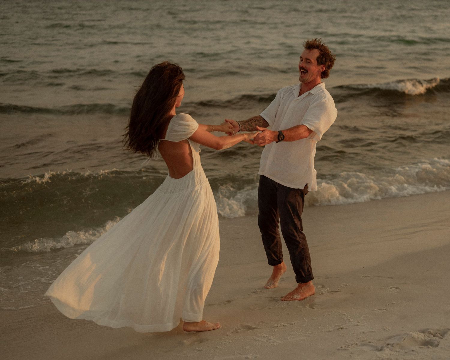 Destination weddings, elopements, engagement Photographer  in 30A, Destin, Emerald coast Florida. Underwater photographer