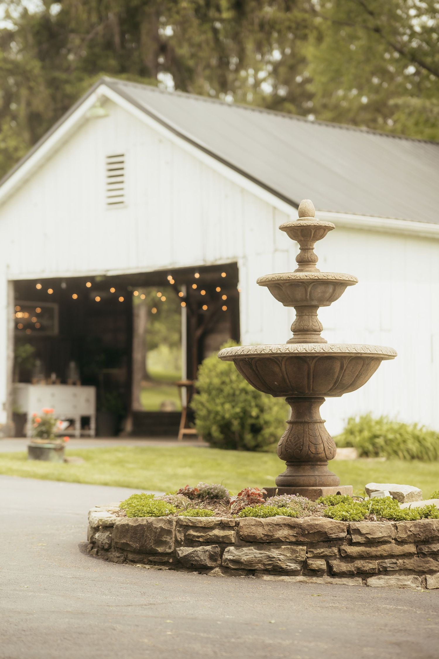 white barn and fountain wedding at shady elm farms pittsburgh pa photography and video by EternalLensMedia.com