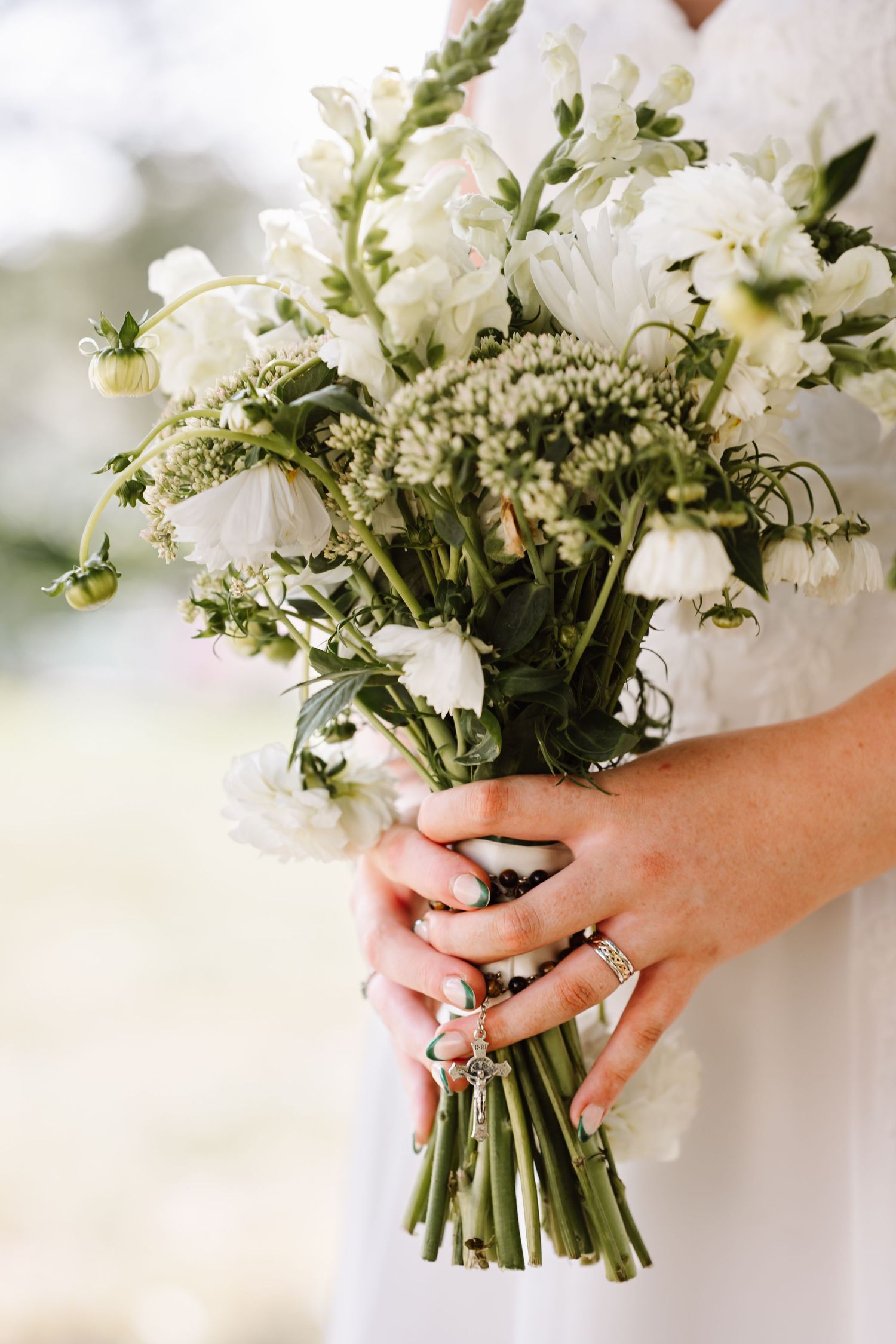 Dorset wedding flowers. Ivory wedding bouquet. Dorset Candid wedding photographer