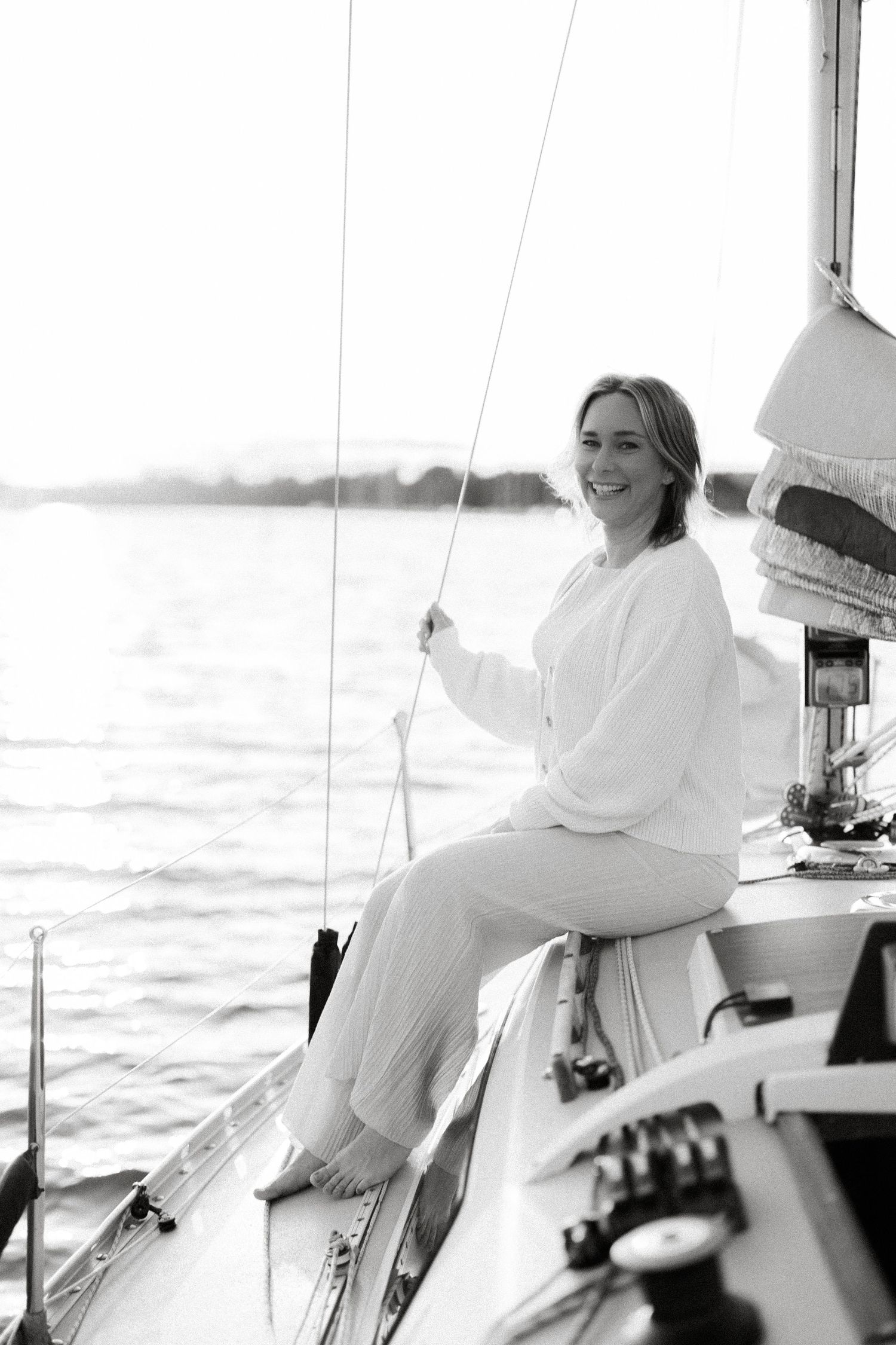 perhekuvaus veneellä, Espoo, Helsinki valokuvaaja pk-seutu. perhekuvaus miljössä merellä.
