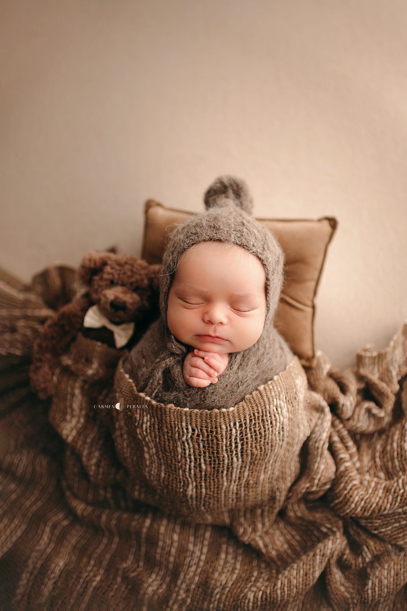 newborn photographer near me