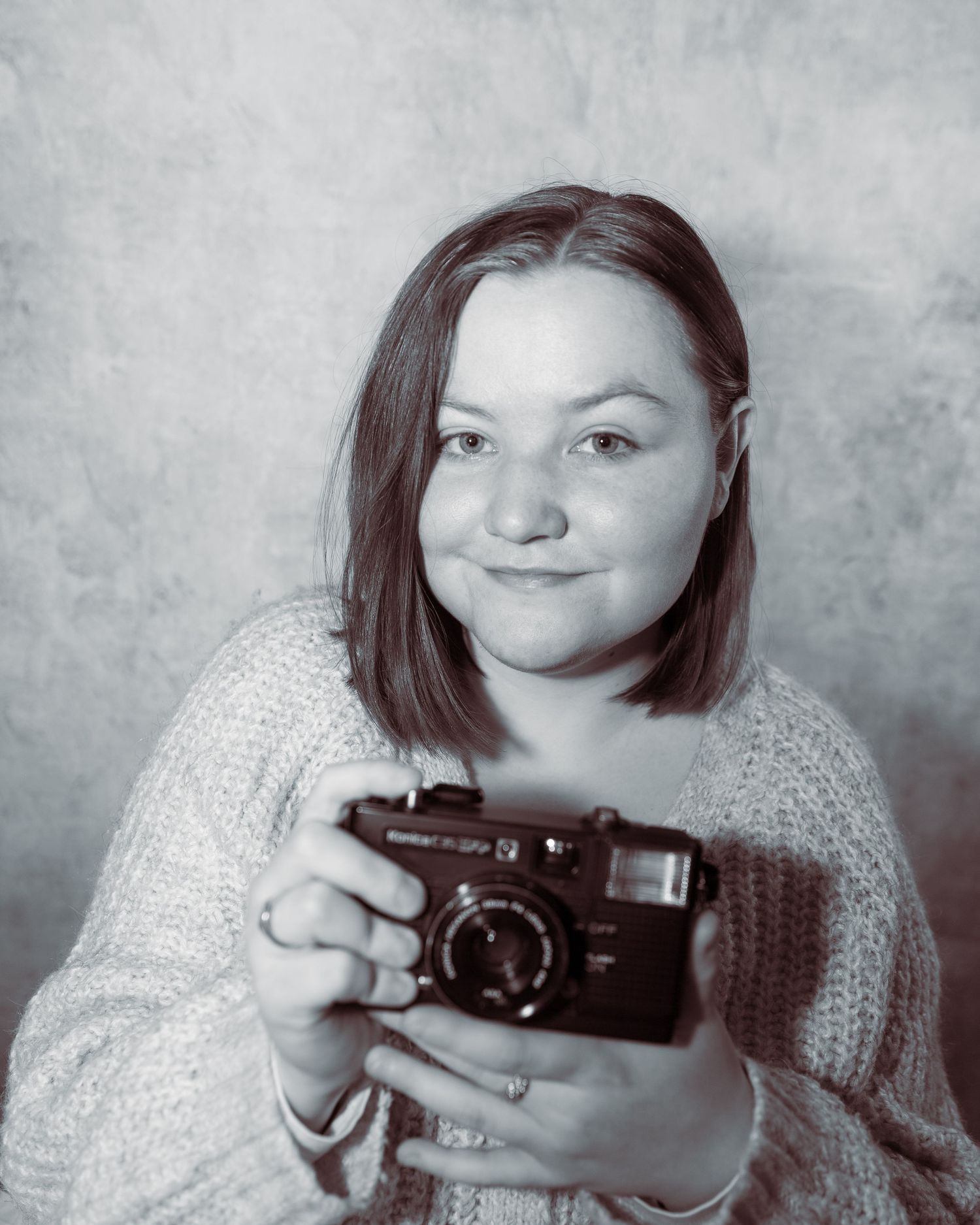 headshot. picsbyshannonjames & Shannon James Photography.