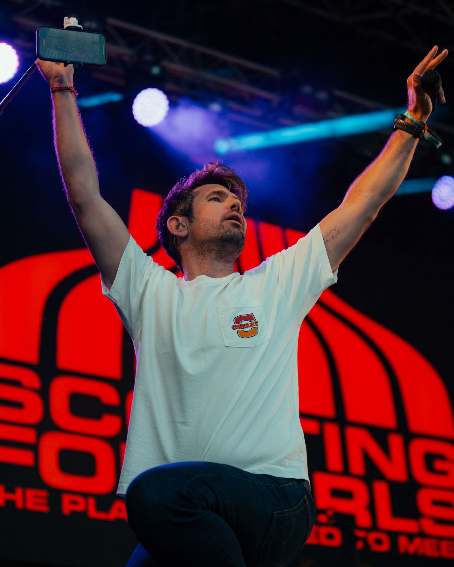 scouting for girls at tunes on the bay. picsbyshannonjames & Shannon James Photography.