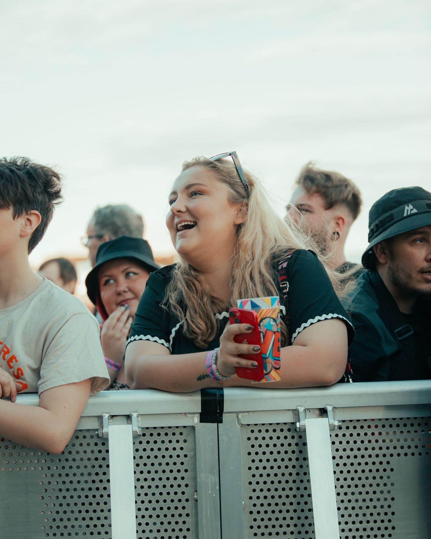 audience at tunes on the bay. picsbyshannonjames & Shannon James Photography.