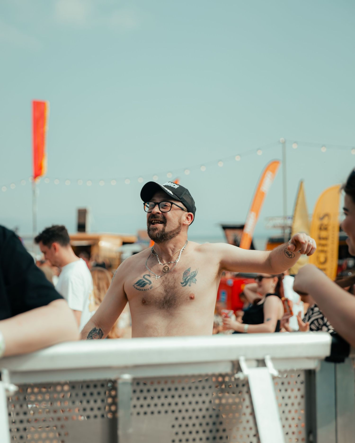 audience at tunes on the bay. picsbyshannonjames & Shannon James Photography.