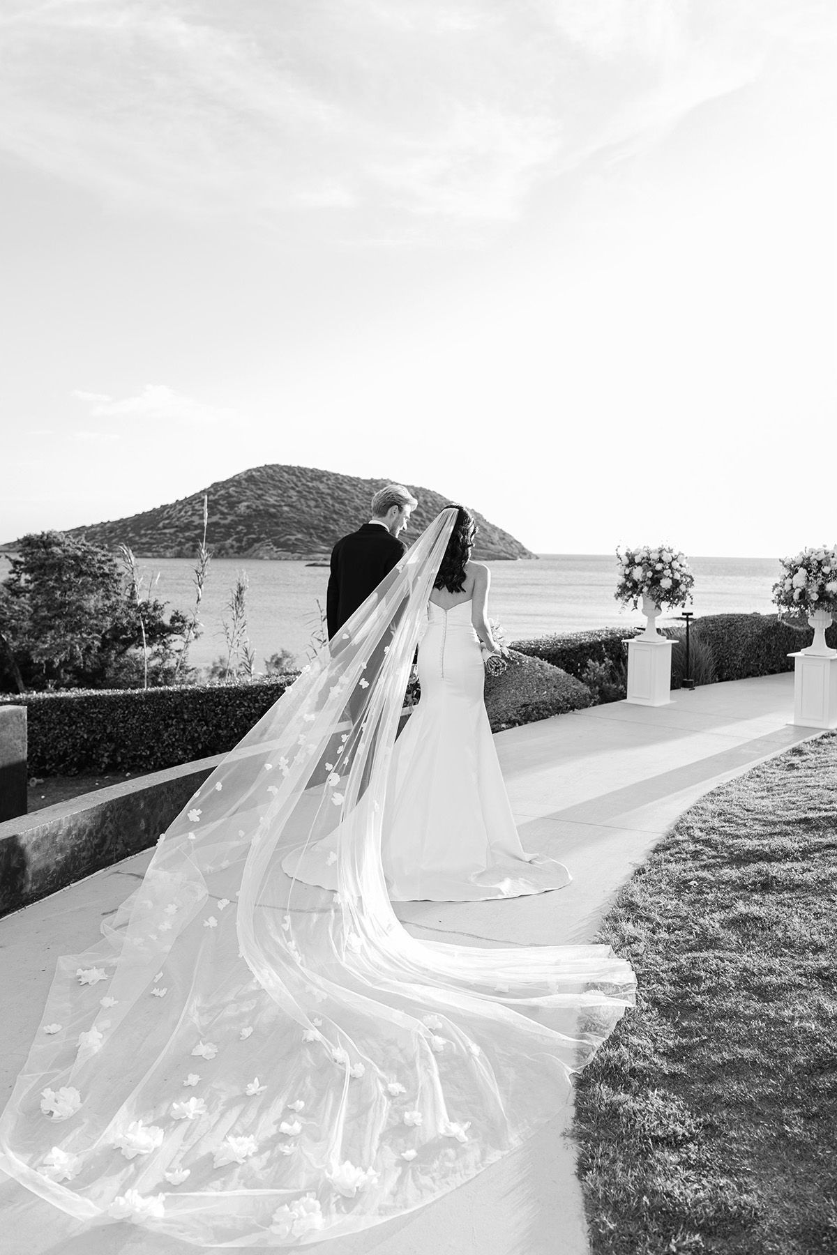 Modern wedding couple during a destination wedding in Greece
