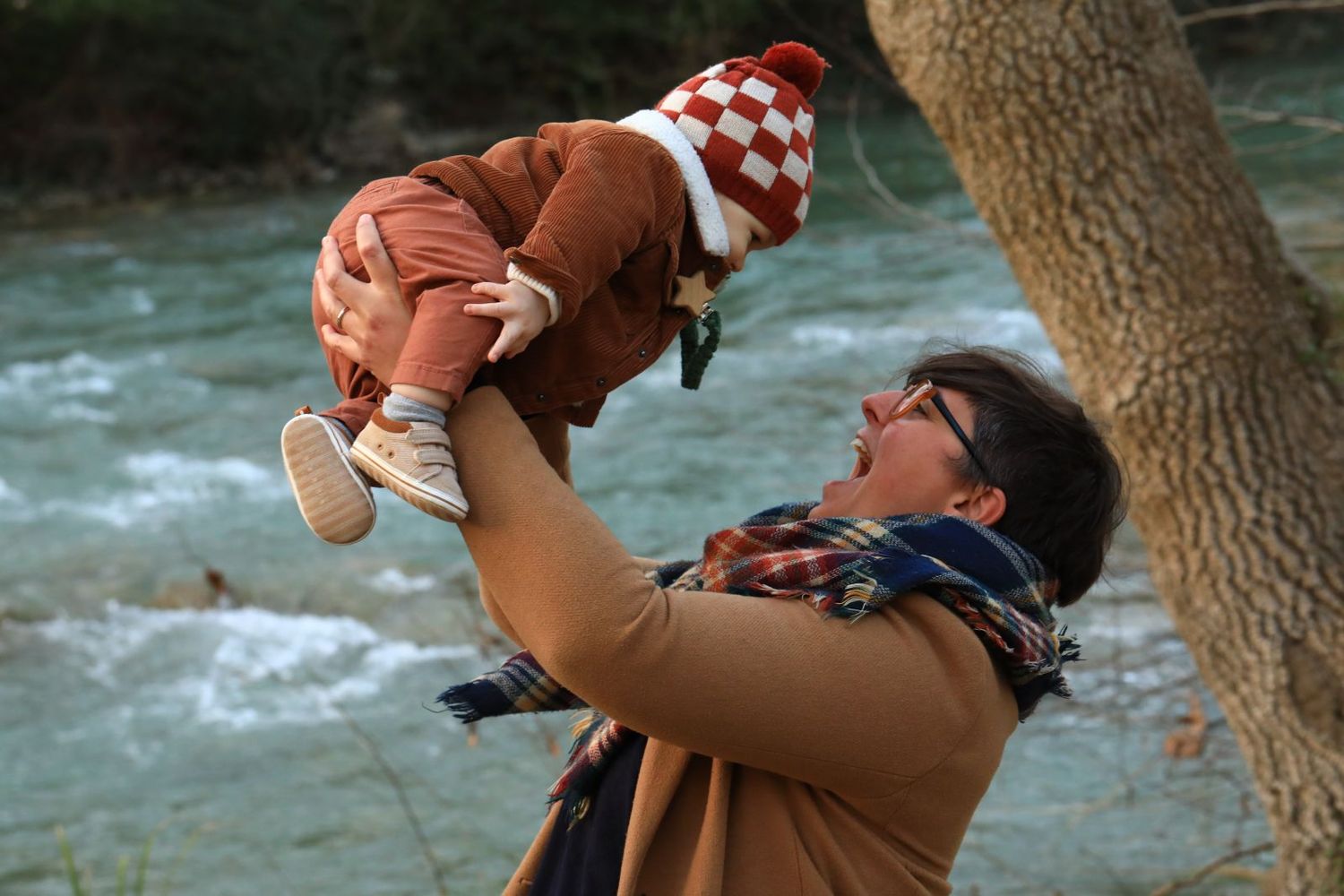 Déborah Luis Siméon, photographe joue avec son fils