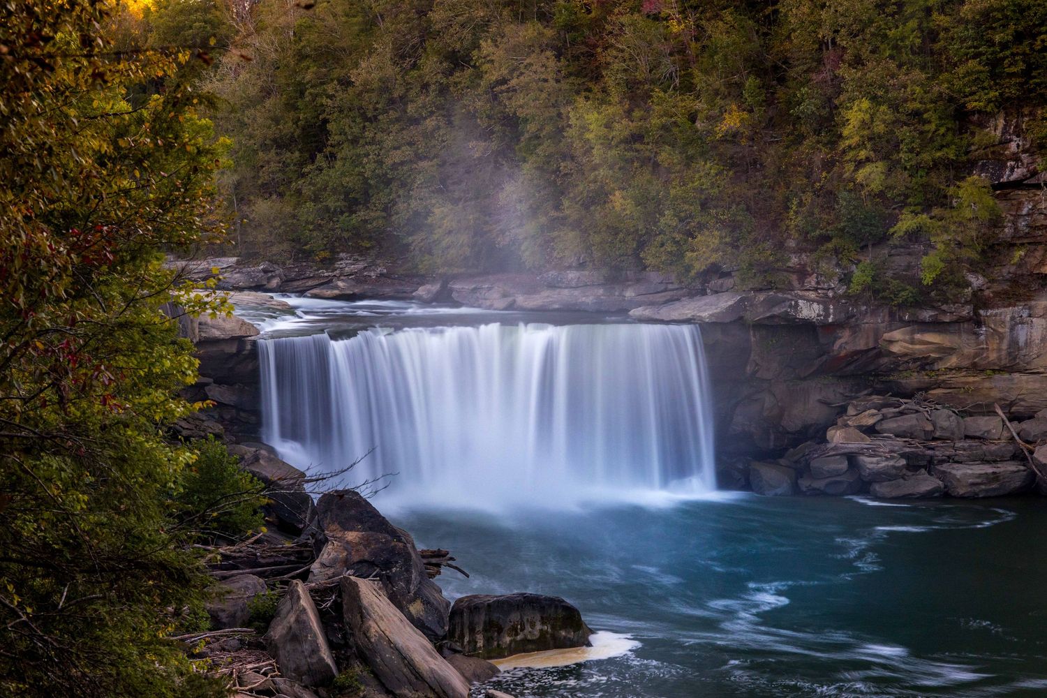 Cumberland Falls waterfall.