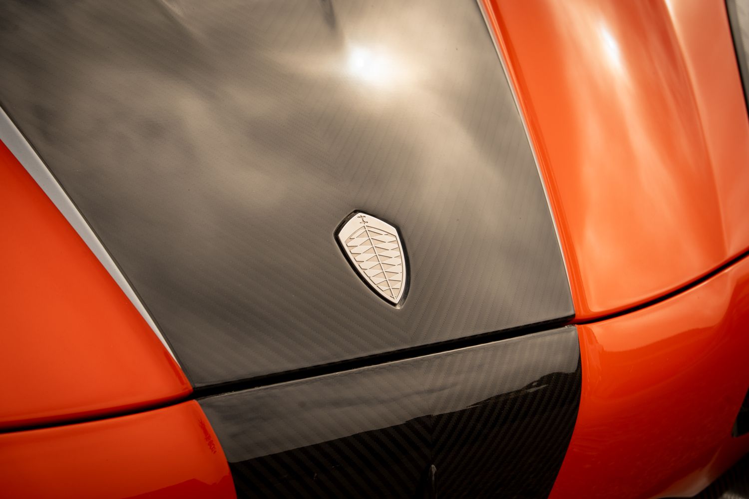 Orange Koenigsegg Agera Logo