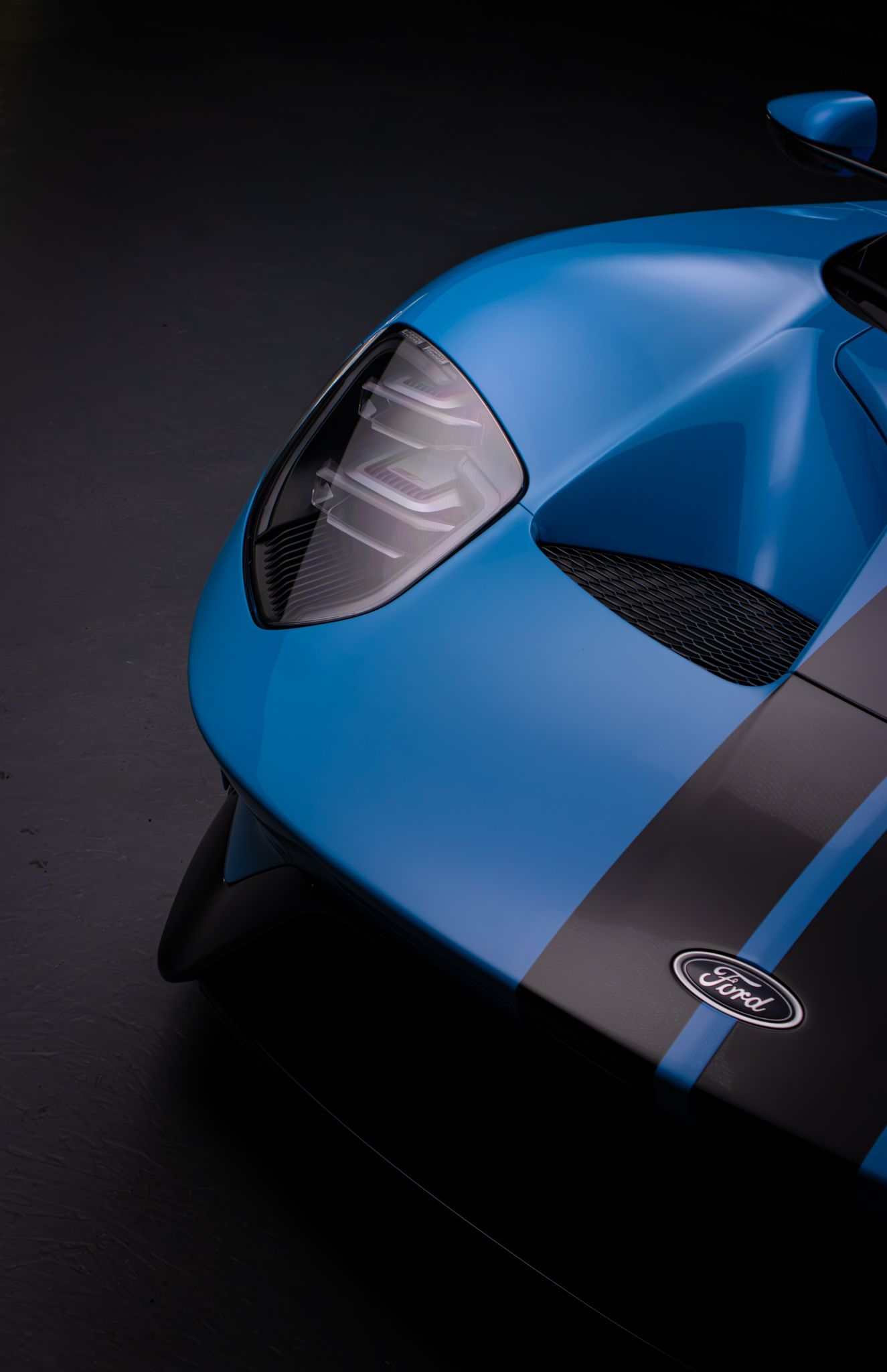 Ford GT headlight side angle