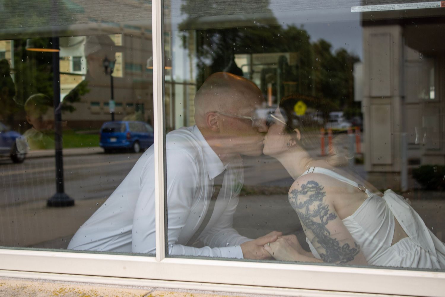 Courthouse wedding, couple sharing a kiss