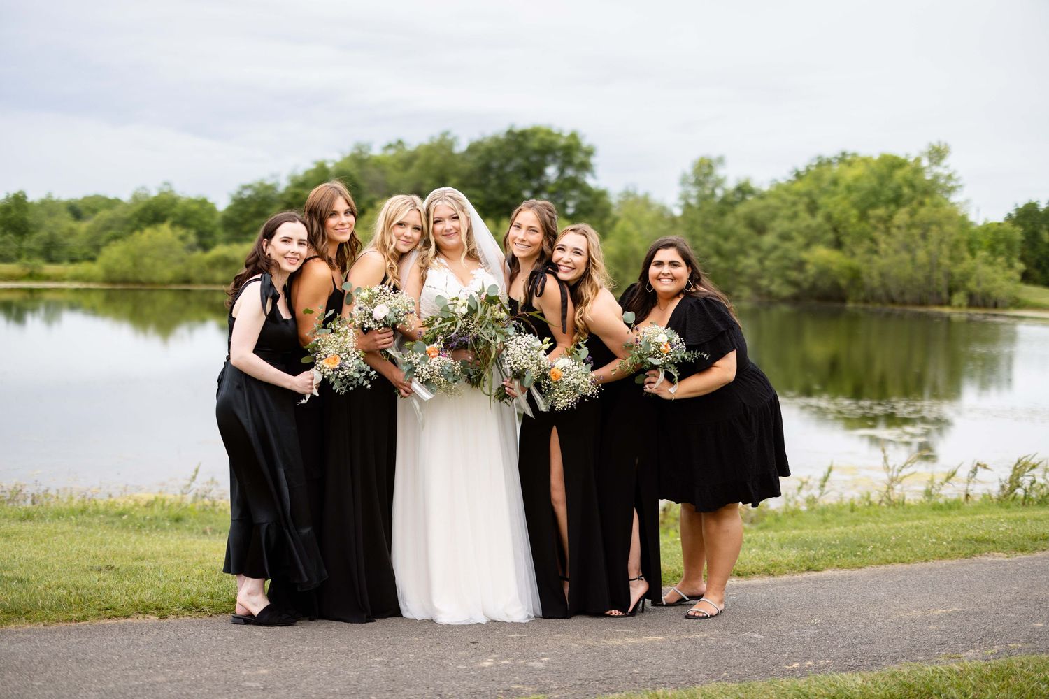 Professional wedding photography / photo / photography on a golf course, bridesmaids
